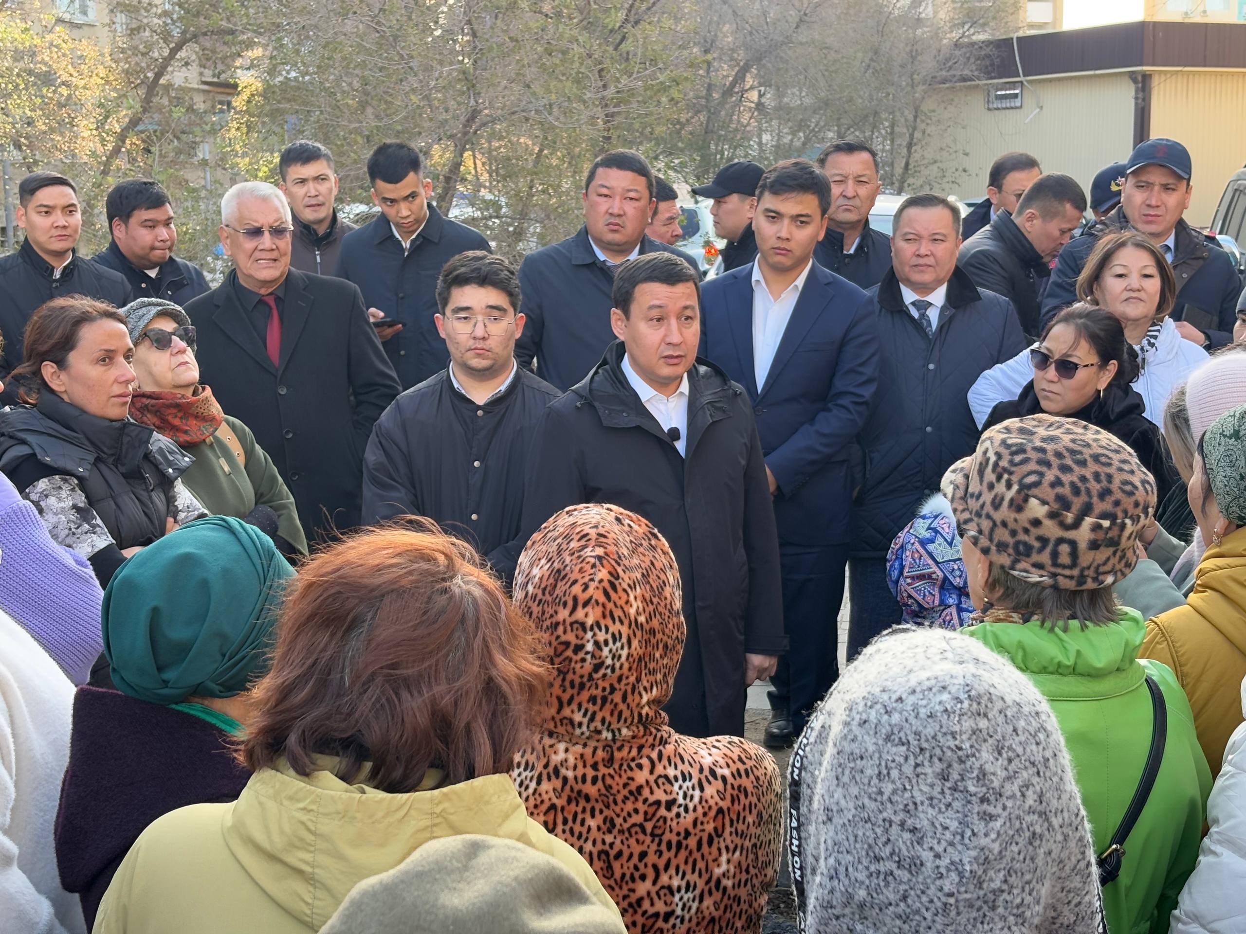 Аким города Актау встретился с жителями 11 микрорайона