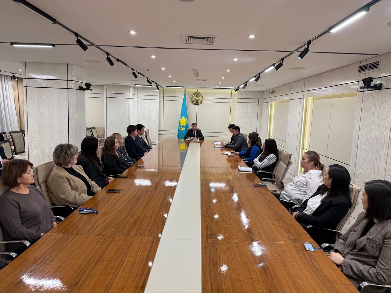  2025 жылы 7 қарашада Астана қаласы әкімі аппаратының әдеп жөніндегі уәкілі Ғ. Амантай, Астана қаласы бойынша Мемлекеттік қызмет істері департаментінің Сыбайлас жемқорлықтың алдын алу басқармасының бас маманы - М.Р.Макажанов