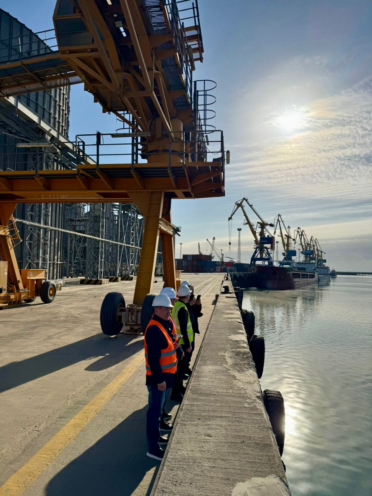 Сотрудники Комитета ознакомились с работой фитосанитарных контрольных постов «Актау международный морской торговый порт» и «Актау морской северный терминал» в Мангистауской области.