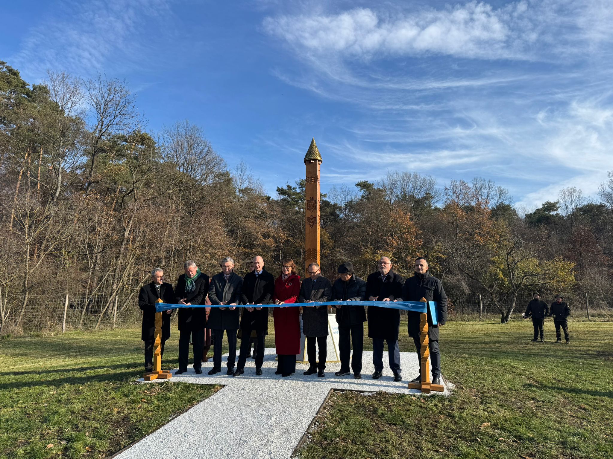 Қазақстанның Мажарстандағы Елшілігі түркі мемлекеттері мен Мажарстан арасындағы негізгі құқықтар саласындағы ынтымақтастықты бейнелейтін ескерткіштің ашылу рәсіміне қатысты