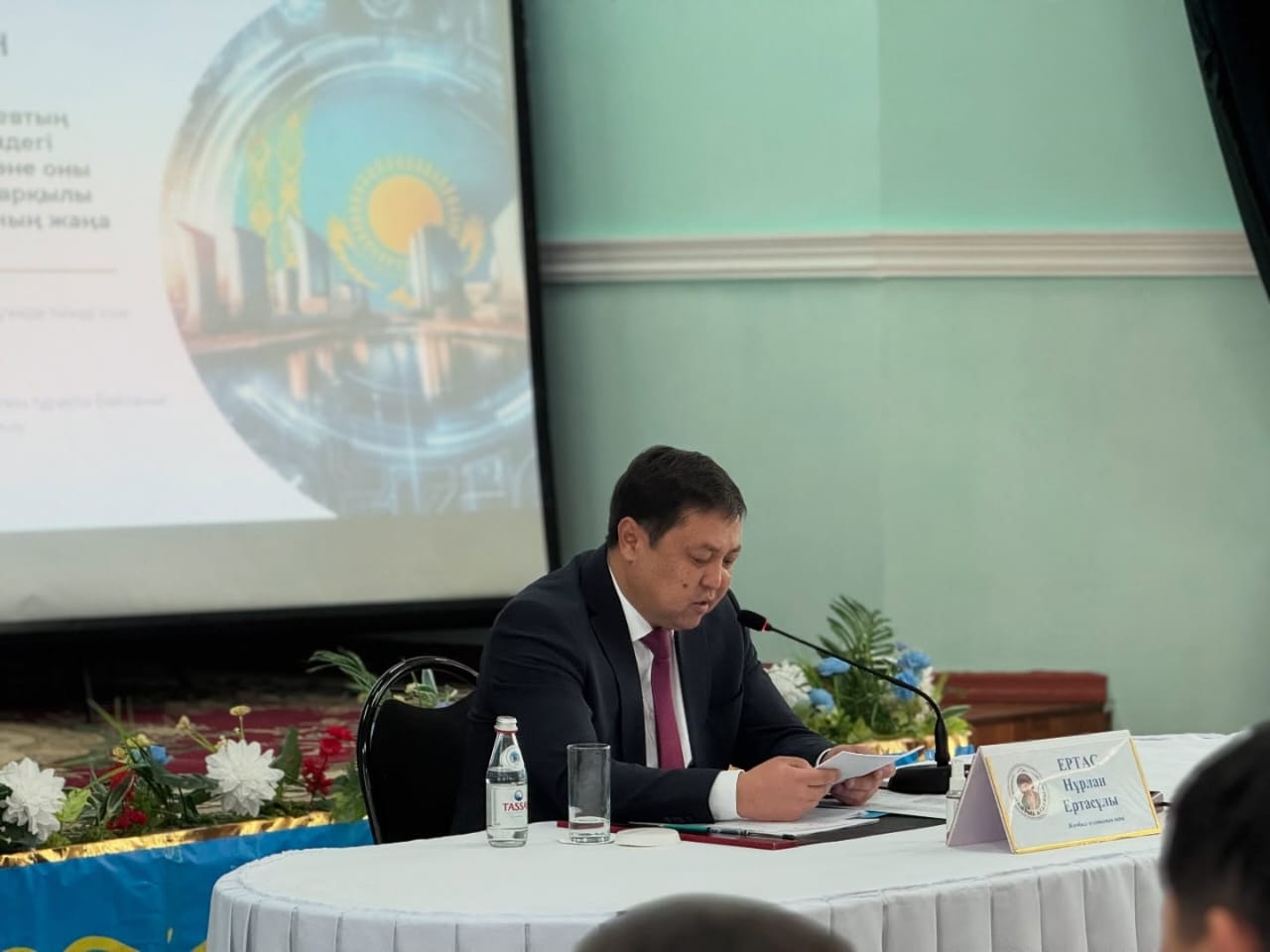 Жамбыл ауданының әкімі  Аққайнар ауылы тұрғындарымен кездесу өткізді