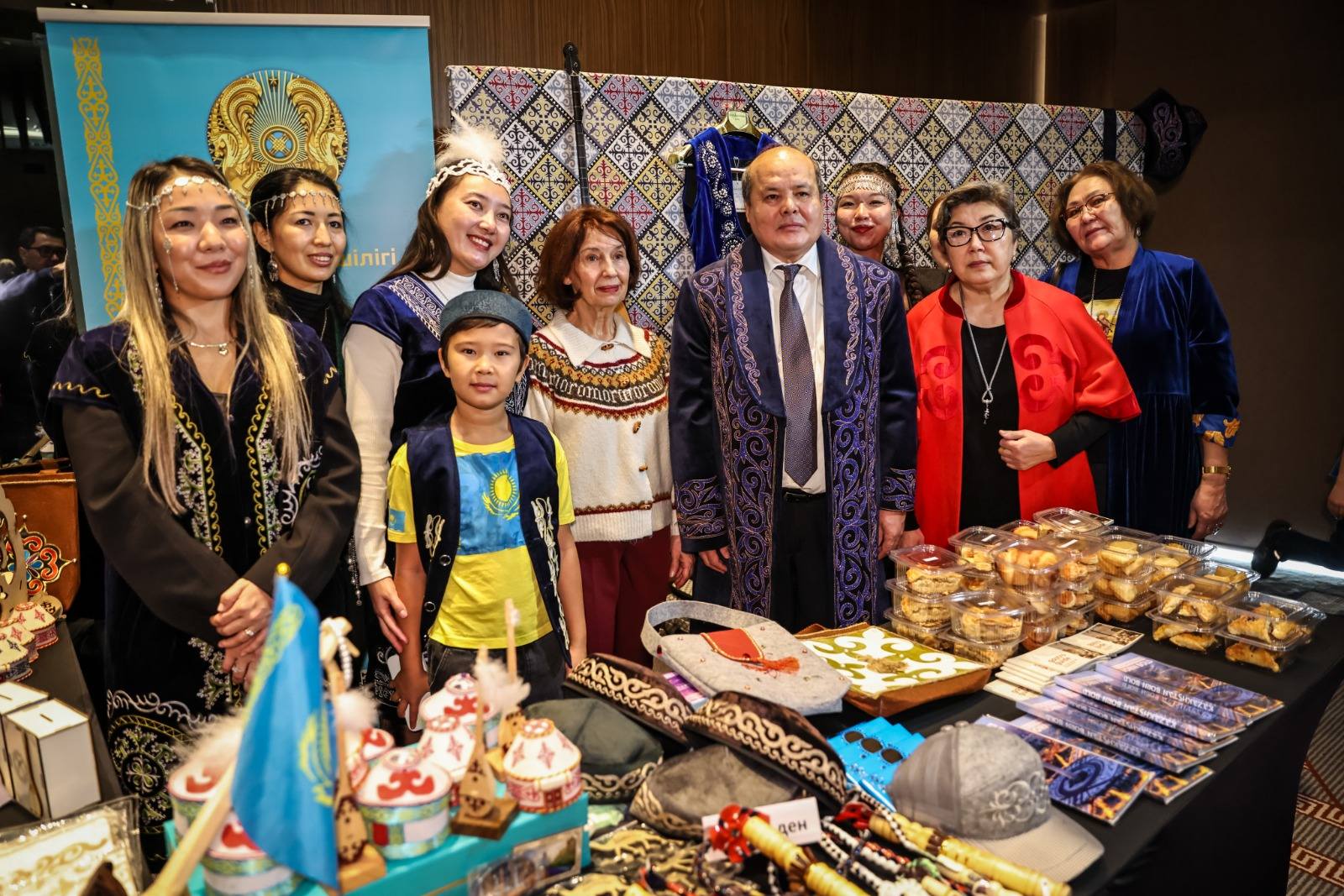 Солтүстік Македония Президенті Скопьедегі дипломатиялық қайырымдылық жәрмеңкесінде Қазақстан стендін тамашалады