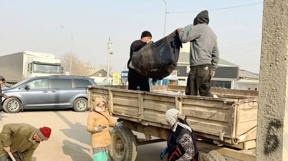 В КЕЛЕСЕ ПОРЯДКА 100 ГРАЖДАН ПРИВЕЛИ ТАМОЖЕННУЮ ТЕРРИТОРИЮ В ПОРЯДОК
