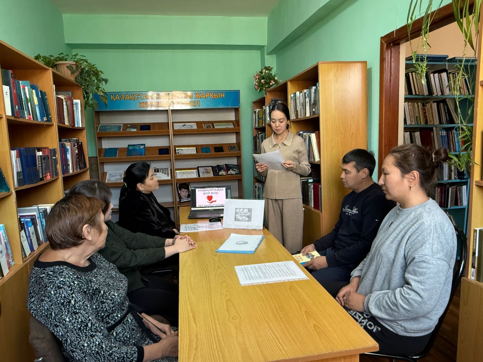 1 желтоқсан Аққайнар ауылдық кітапханасында "Нашақорлыққа- жол жоқ" атты дөңгелек үстел өтті.