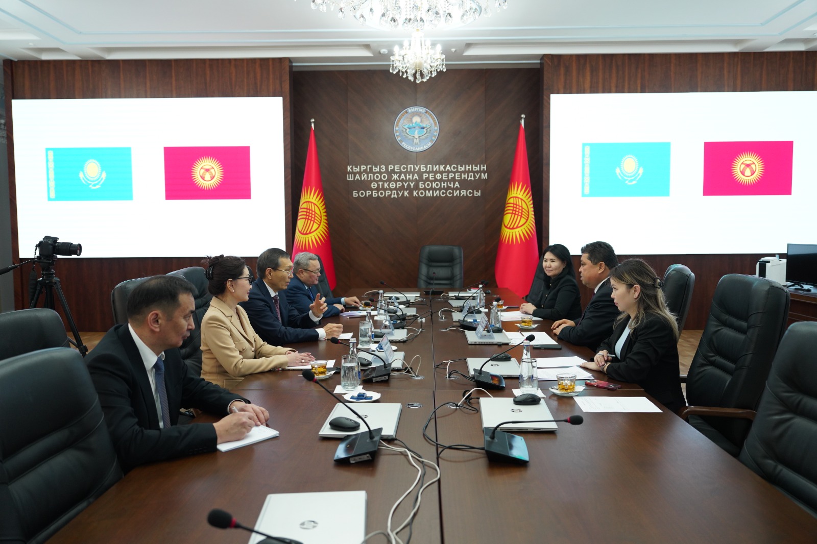 Делегация Казахстана приняла участие в международном наблюдении за парламентскими выборами в Кыргызской Республике