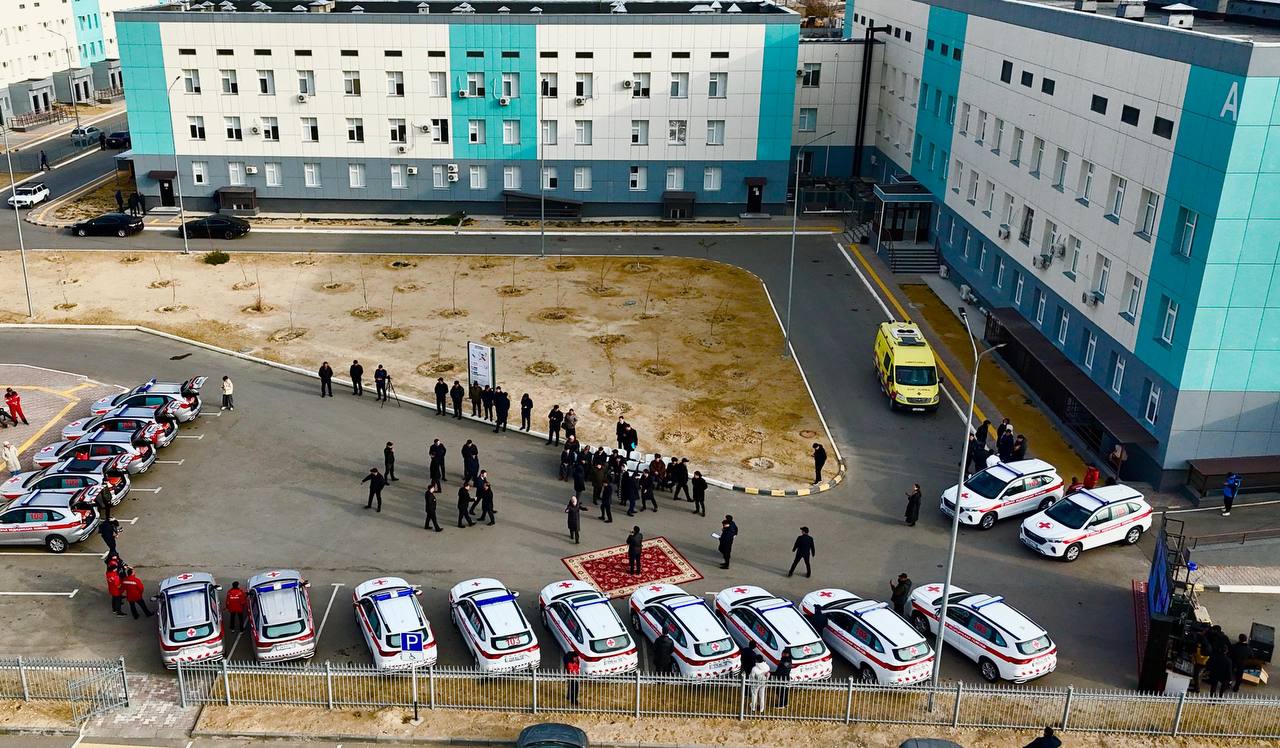 В Мангистауской области медицинским учреждениям  передали новые санитарные автомобили