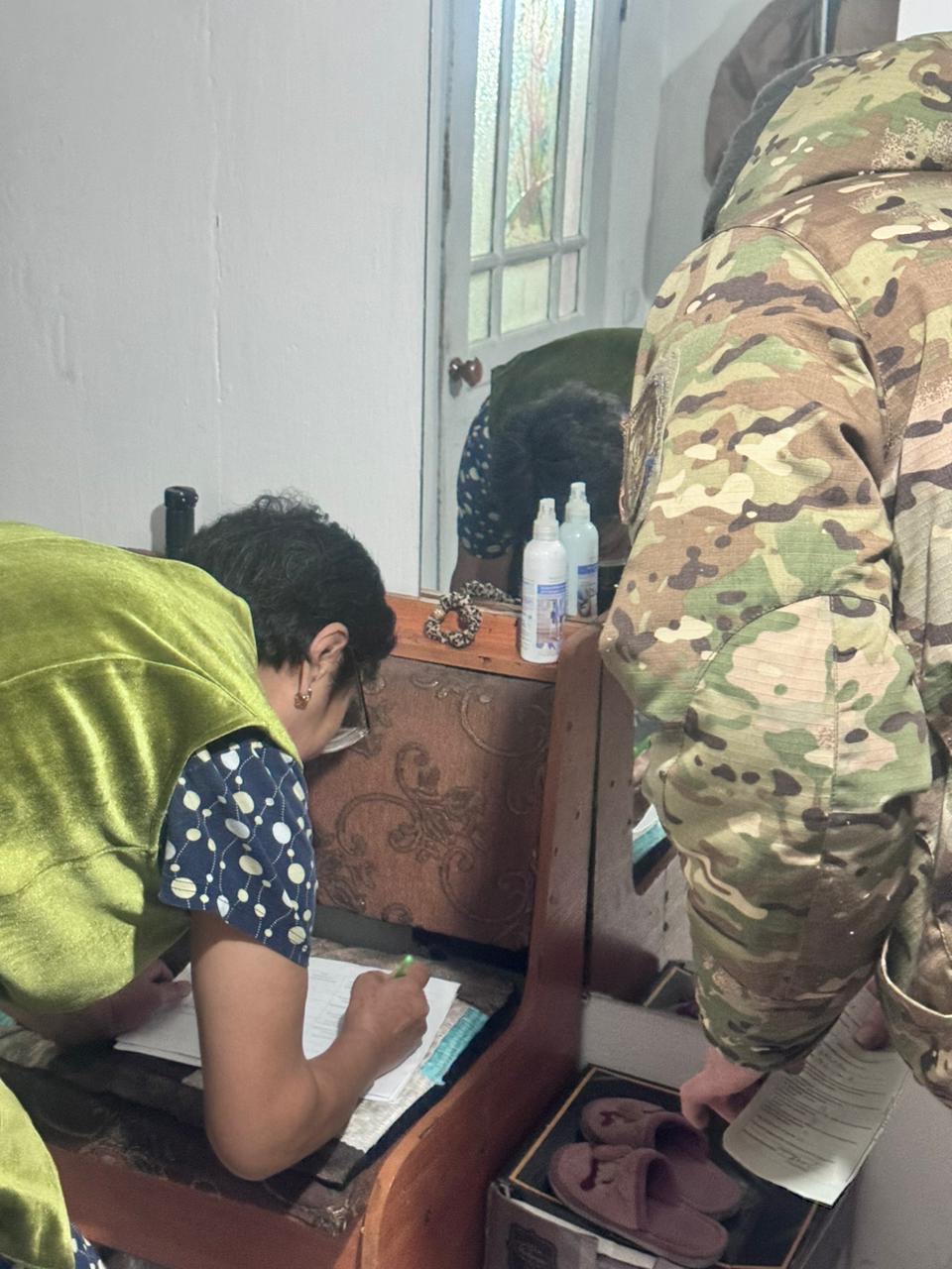 В целях повышения культуры безопасности населения, предупреждения гибели и травмирования людей на пожарах, а также отравления угарным газом ОЧС Бескарагайского района 29 ноября 2025 года в Бескарагайском районе провели акции «Безопасность в каждый дом» и «Берегись угарного газа».