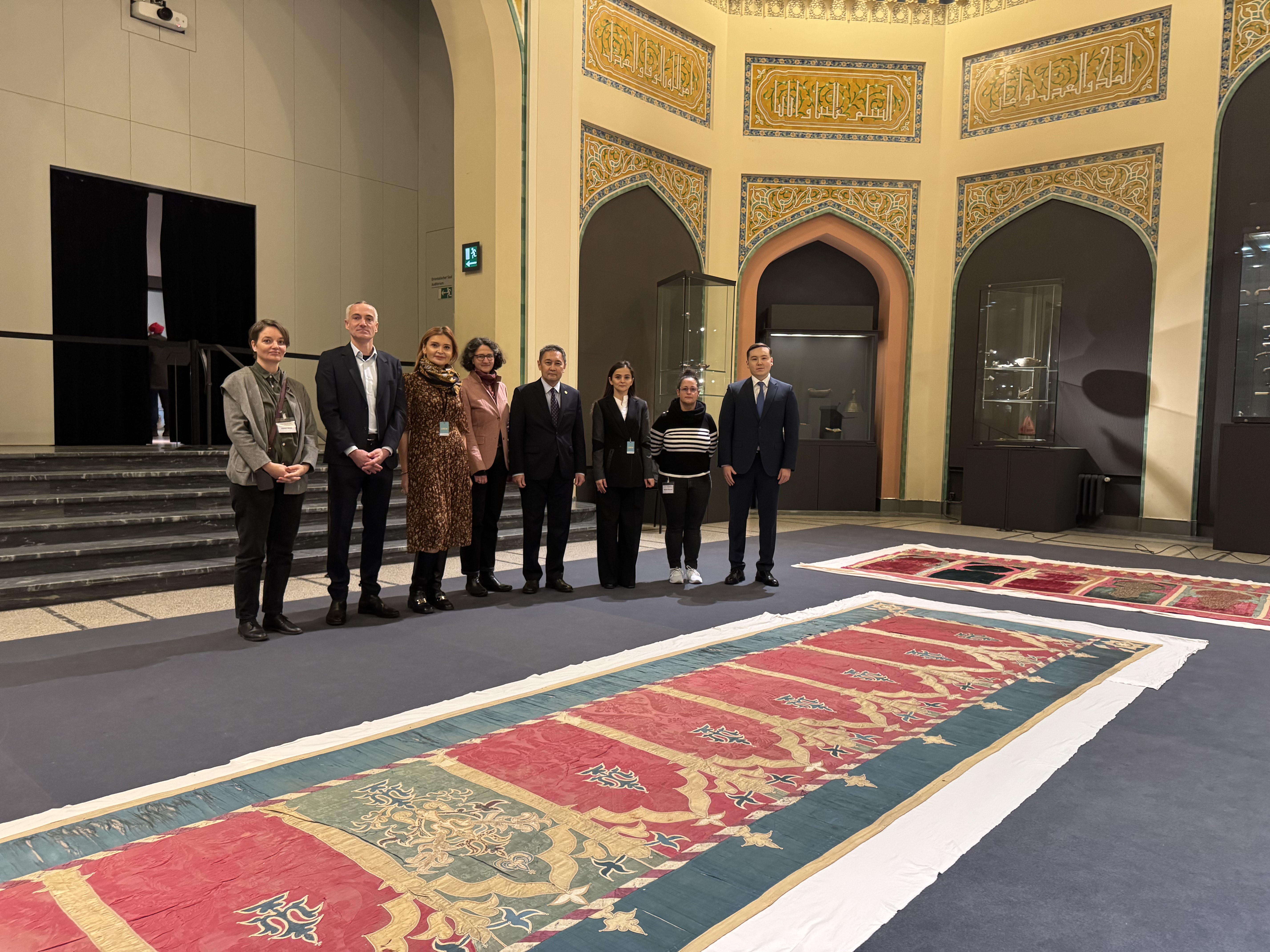 Казахские настенные фризы XIX века стали  предметом экспертной оценки в Берне