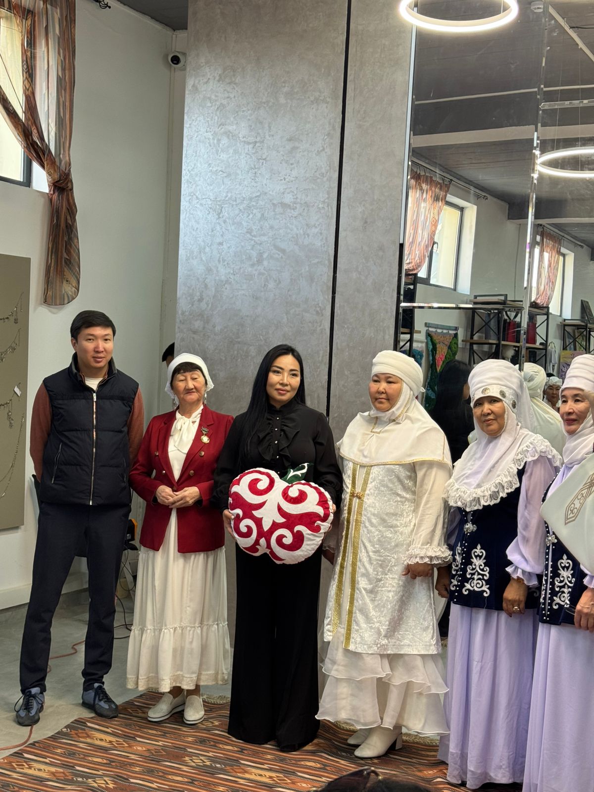 Креативная индустрия Шымкента: самое большое Сәукеле официально признано мировым рекордом