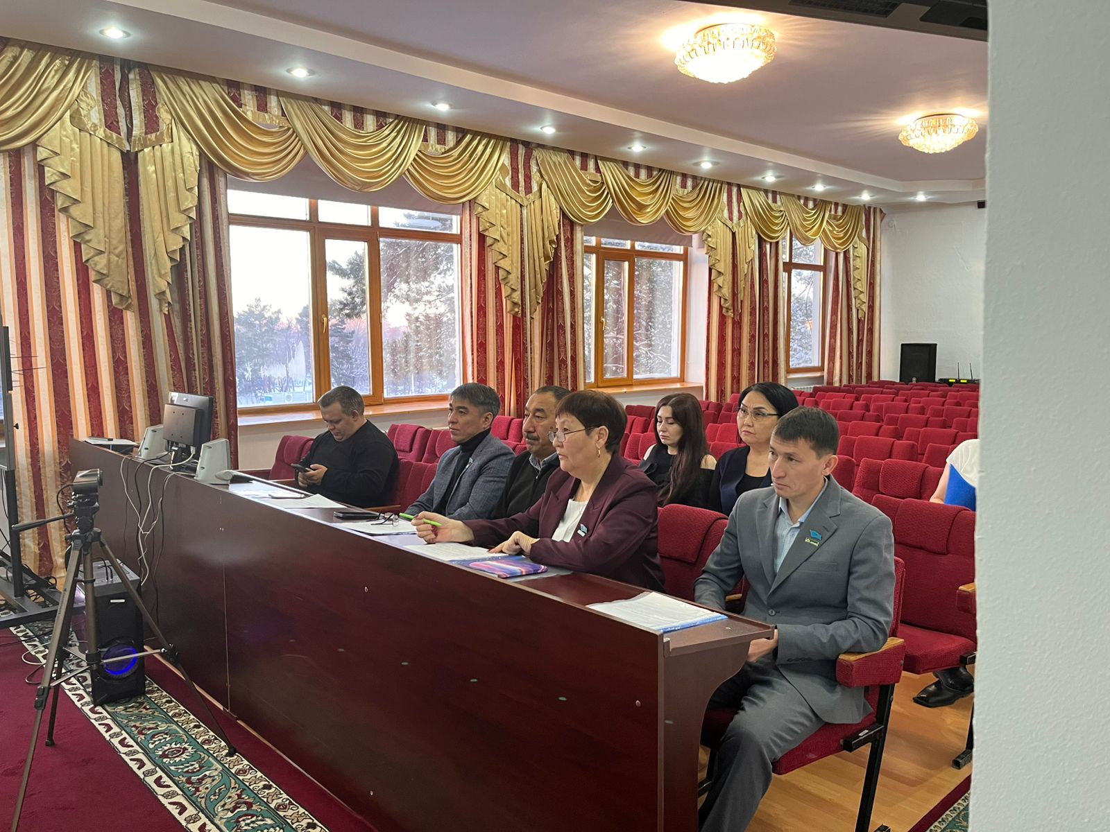 2025 жылдың 10 желтоқсанында Меңдіқара аудандық мәслихатының кезектен тыс сессиясы болып өтті.