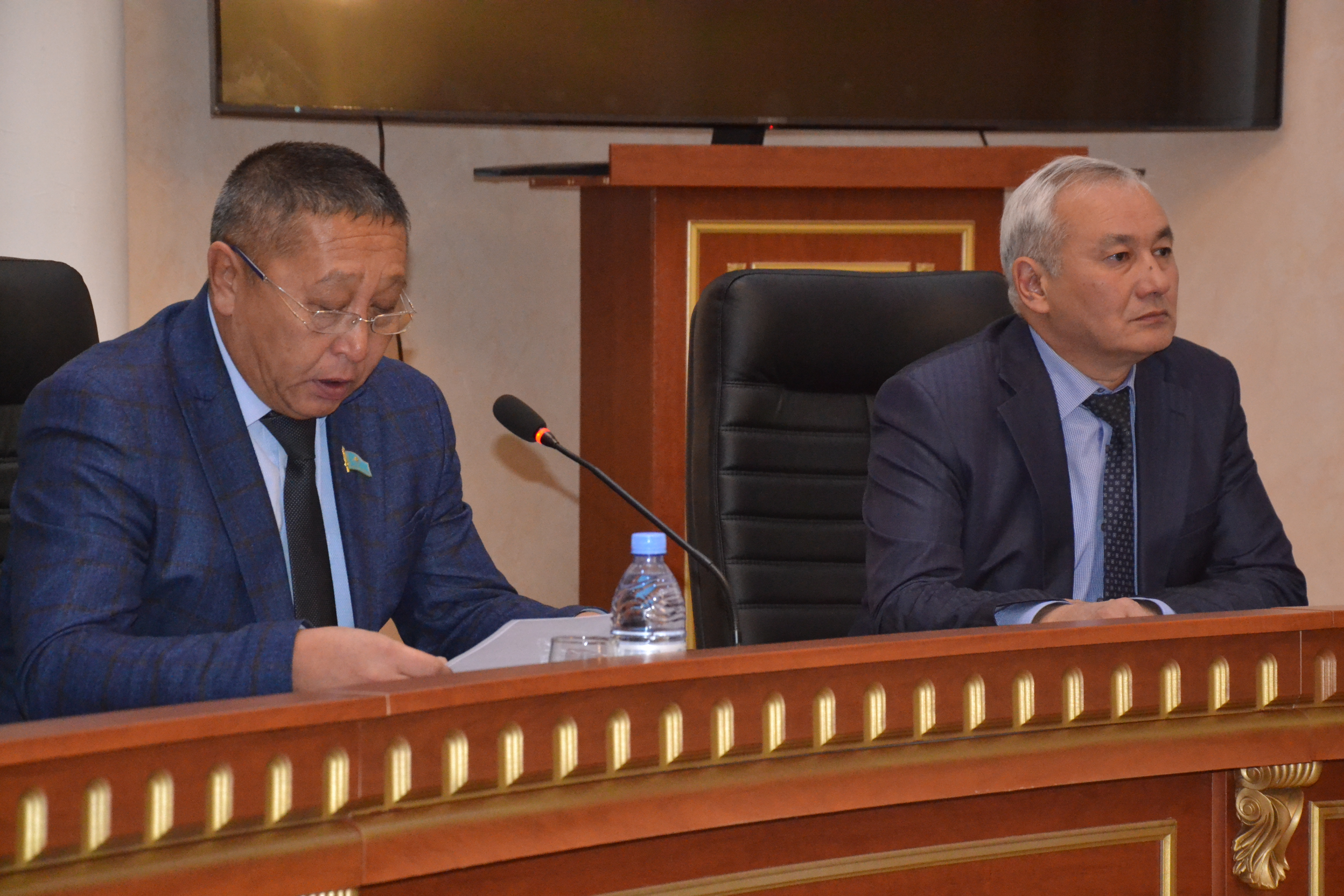 Федоров аудандық мәслихатының кезектен тыс сессиясы өтті