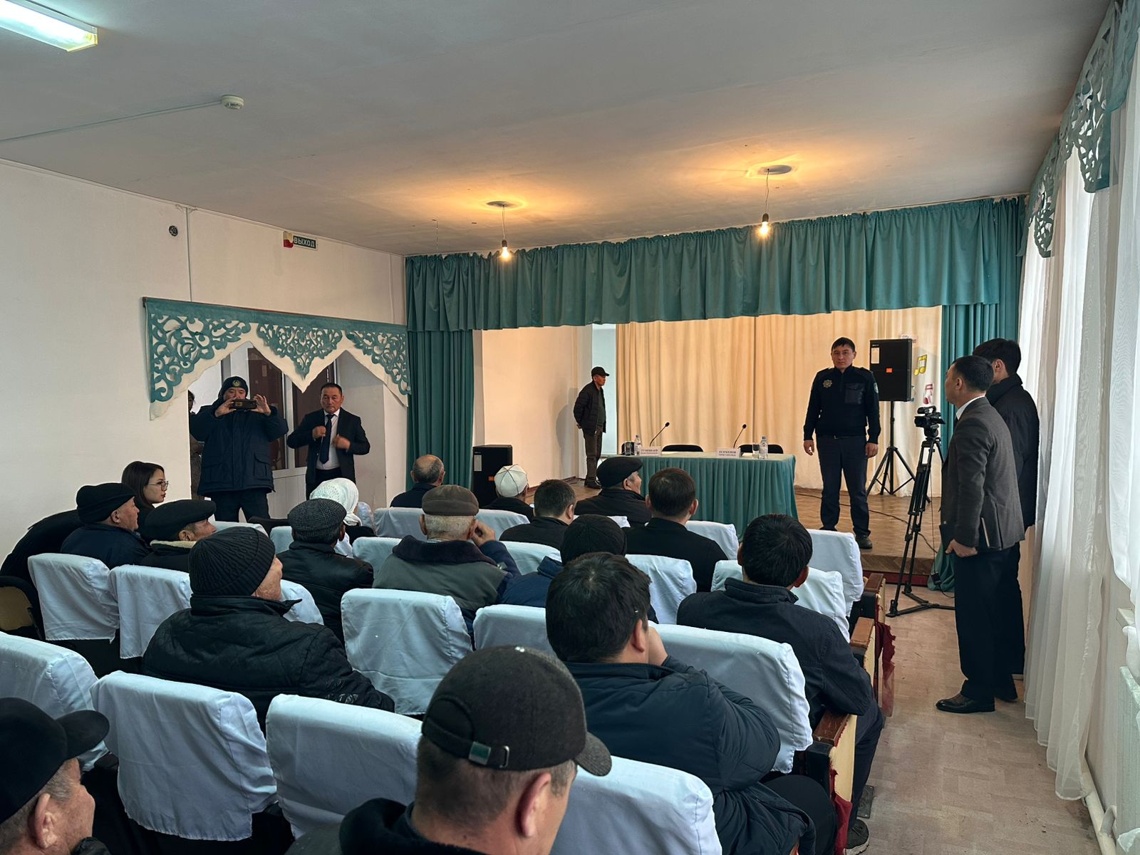 Халықпен кездесу!