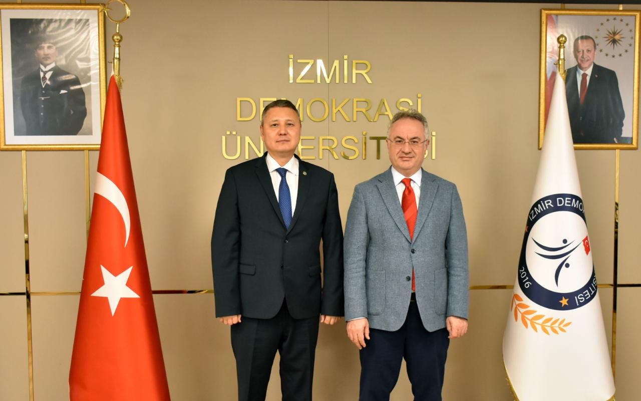 Қазақстанның Измир қаласындағы Бас консулы Бауыржан Акатаев Измир Демокрасия университетінің ректоры Селим Карахасаноглу мырзамен кездесті