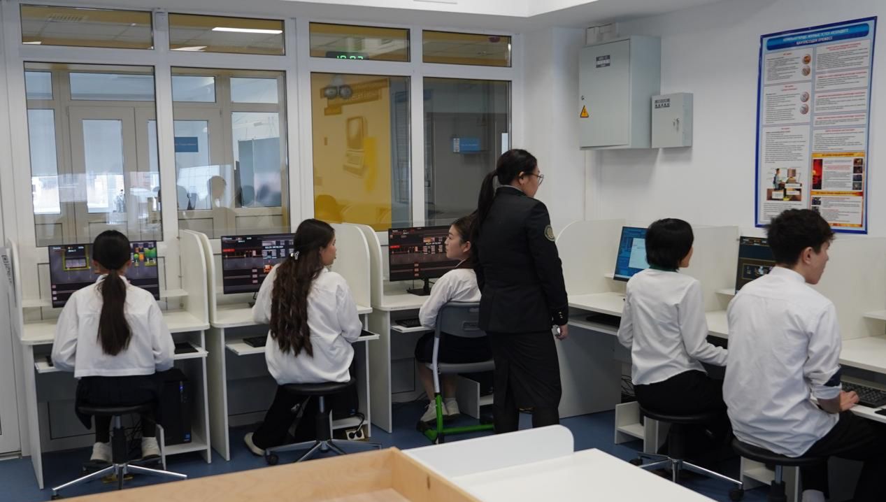 В Восточно-Казахстанской области продолжается образовательный проект «Qarzhy Sagshysy» по повышению финансовой грамотности подростков