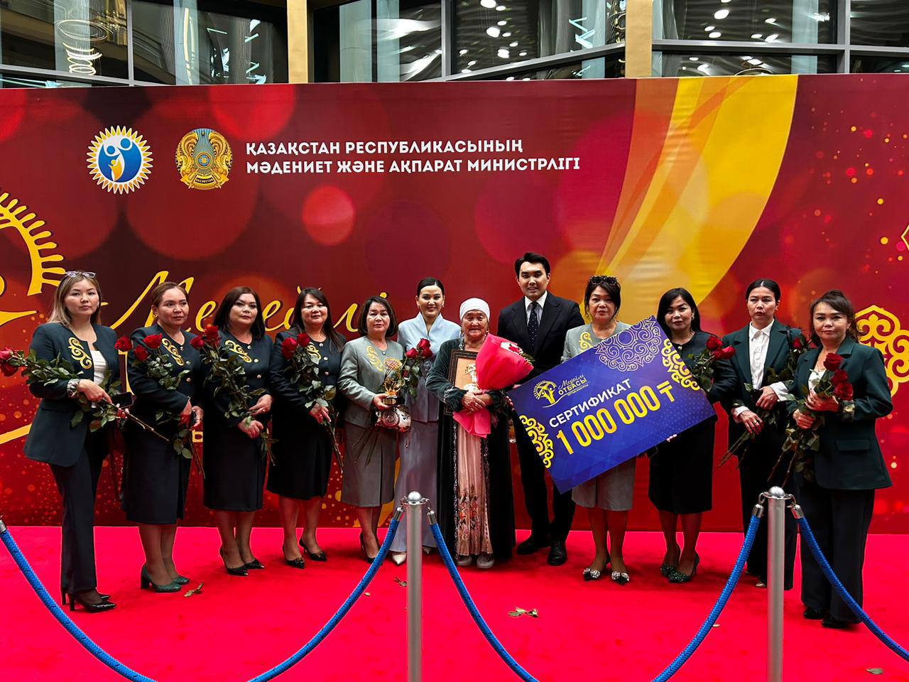 Семья из Наурызбайского района получила награду на конкурсе «Мерейлі отбасы – 2025»