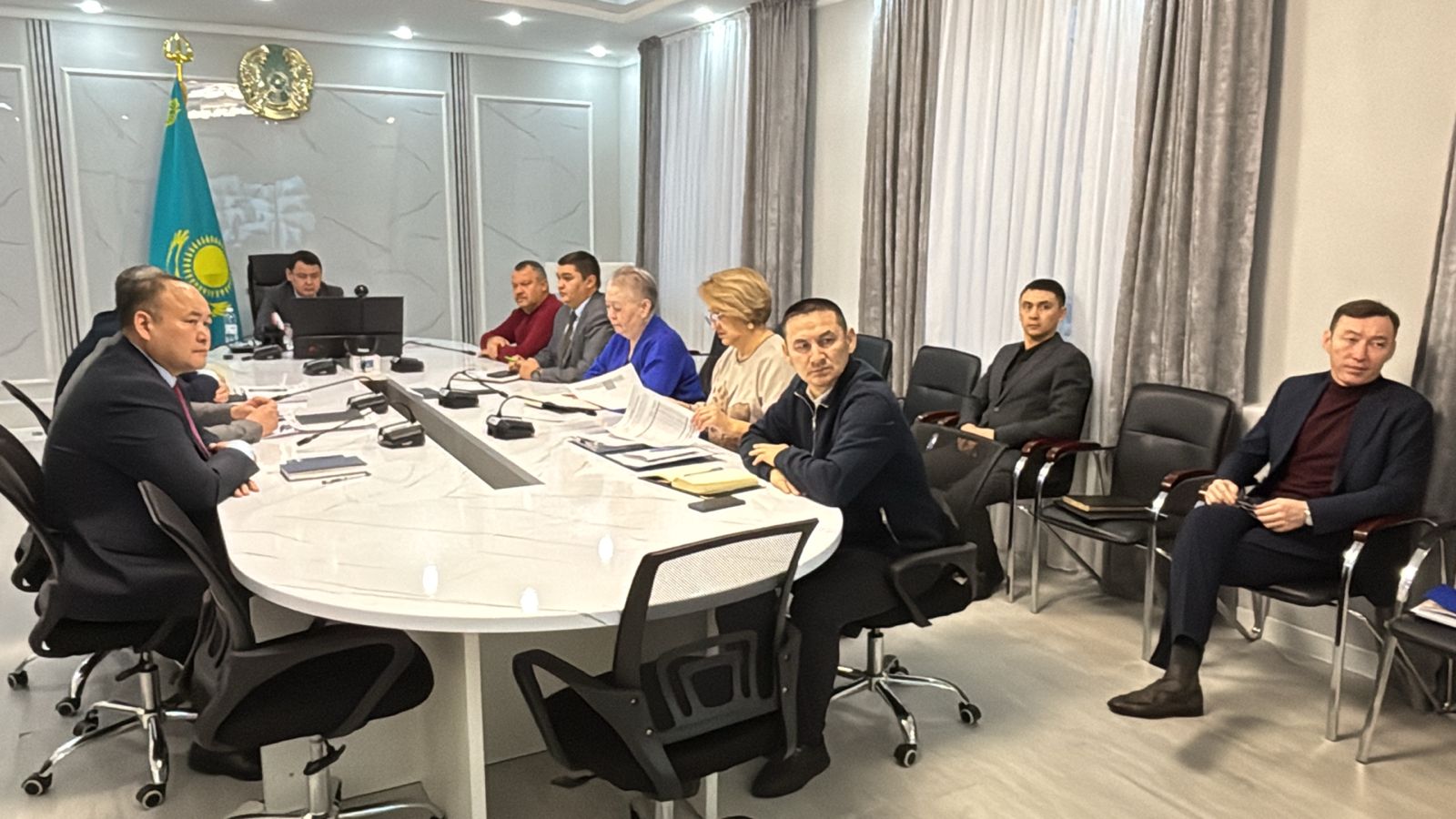 10 декабря 2025 года аким района Анбаев Р.А. принял участие в областном селекторном совещании под председательством Первого заместителя акима области Тасмаганбетова М.И. в режиме ВКС.