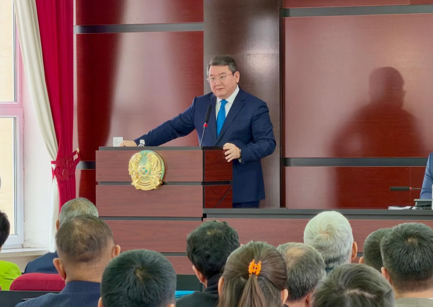 СОВЕТНИК ПРЕЗИДЕНТА МАЛИК ОТАРБАЕВ ВСТРЕТИЛСЯ С ЖИТЕЛЯМИ ГОРОДА КЕНТАУ