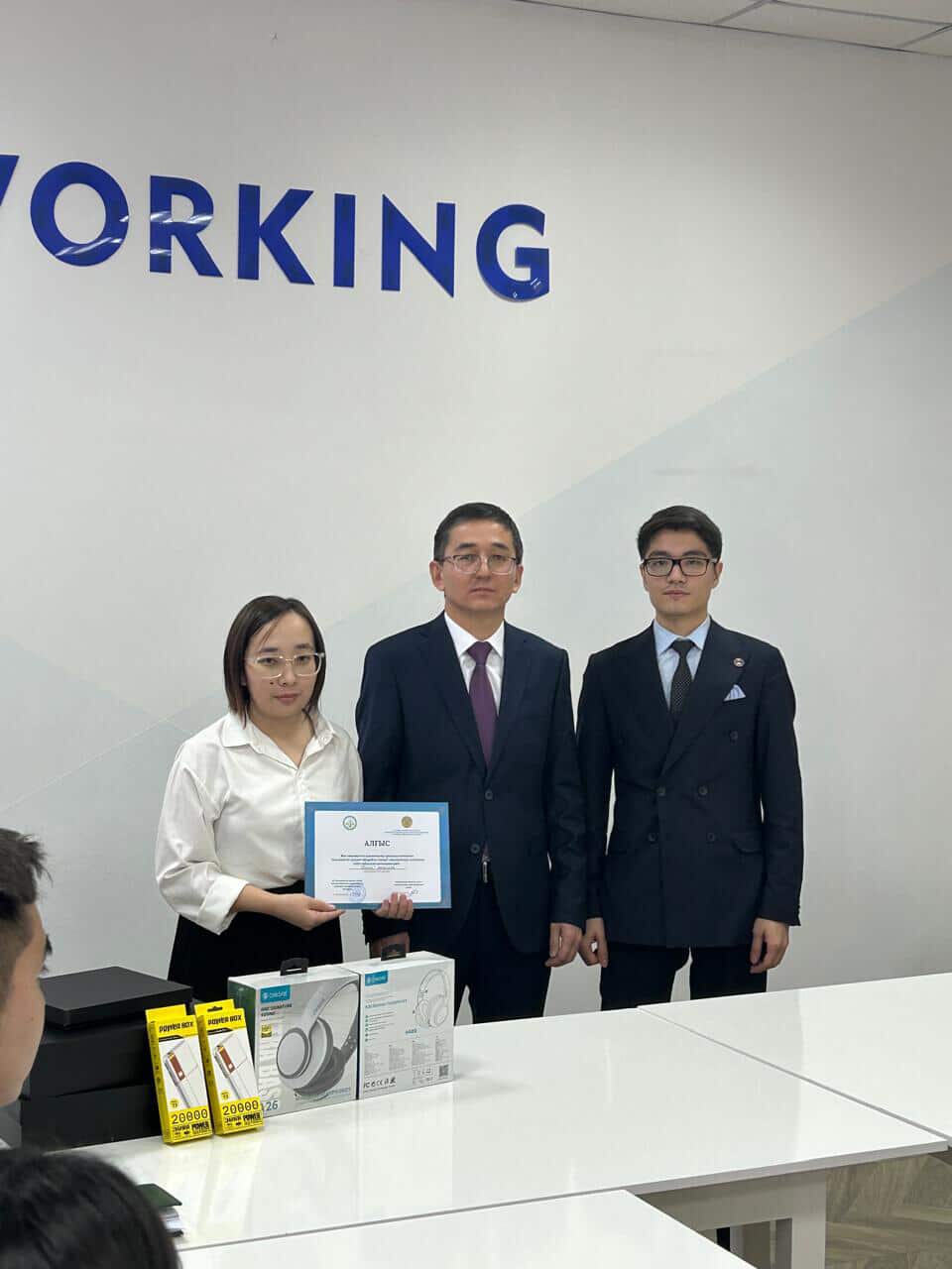 Организовал дебатный турнир среди молодых государственных служащих под названием «Государственная служба – почётная миссия»