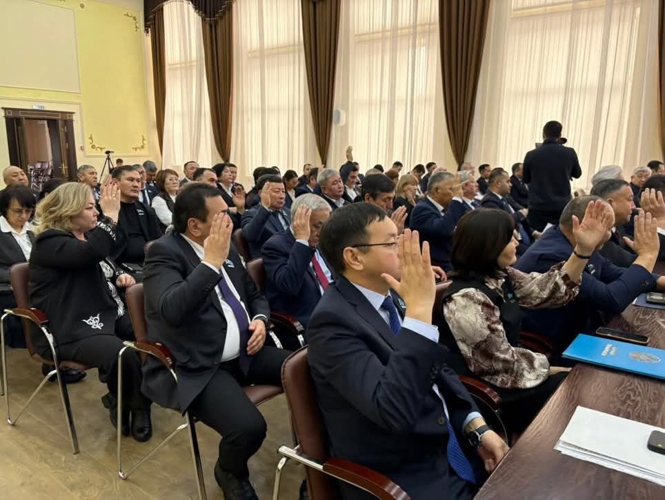 Принял участие в двадцать четвёртой очередной сессии Акмолинского областного маслихата восьмого созыва.