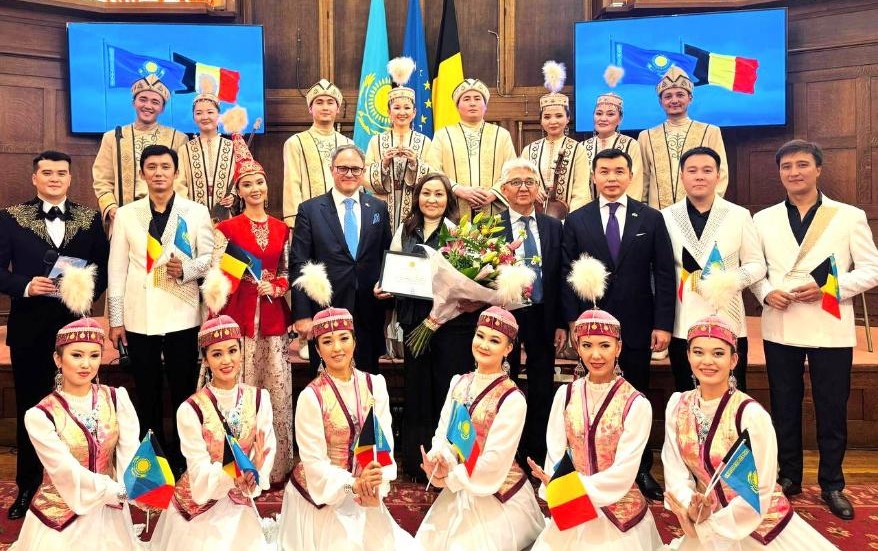 Harmony of the Dombra and Saxophone: a Unique Musical Dialogue Sounds in Brussels