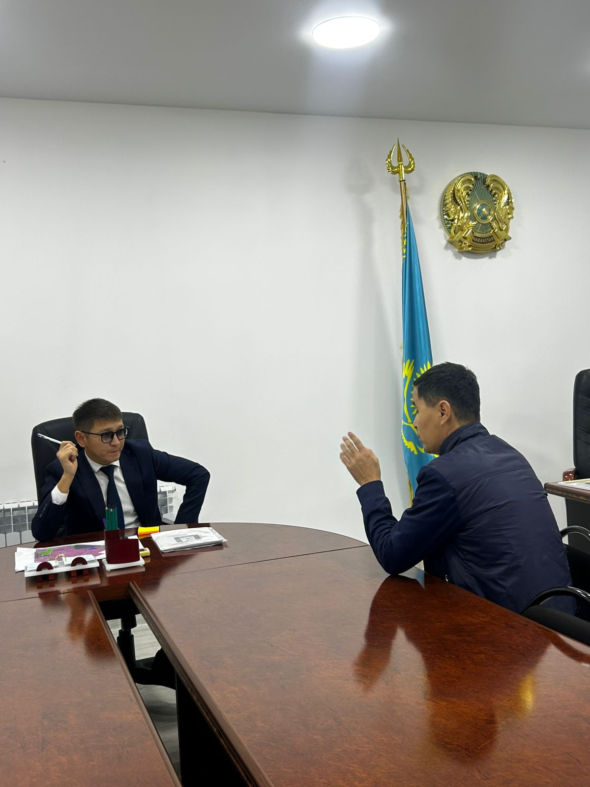 Атамекен ауылдық округі әкімінің міндетін атқарушы Ә. Кемежанов тұрғындарды күнделікті қабылдауда