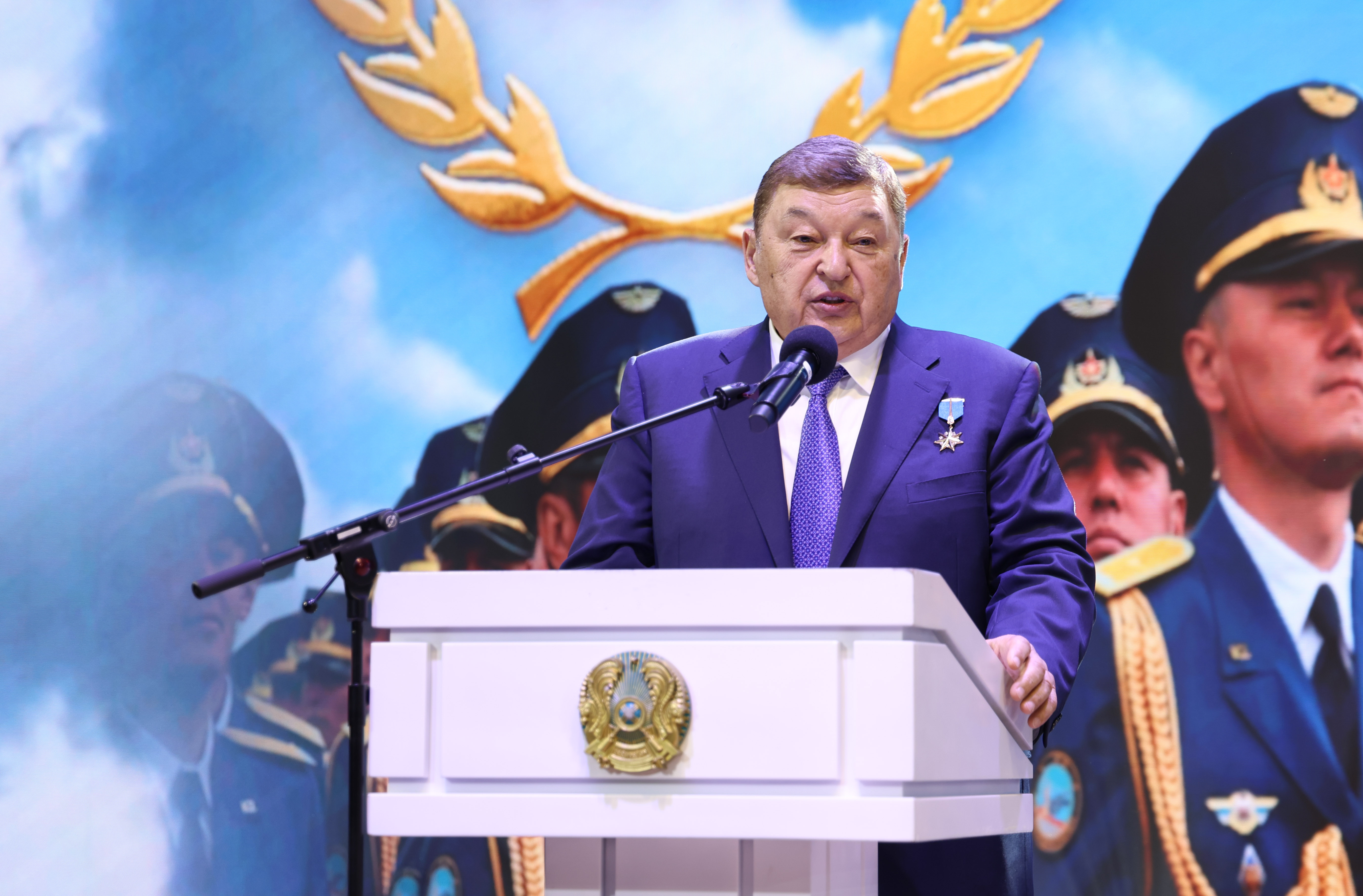 Қорғаныс министрлігінде Халық қаһарманы Мұхтар Алтынбаевтың 80 жылдық мерейтойына орай құрмет көрсетілді