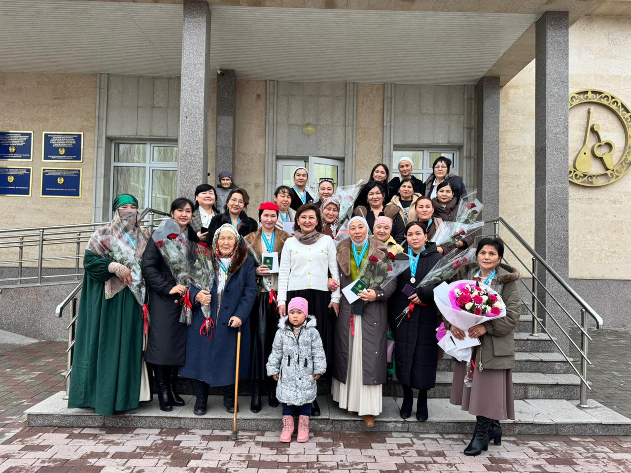 🔰 Чествовали обладателей” Алтын алқа “и” Күміс алқа