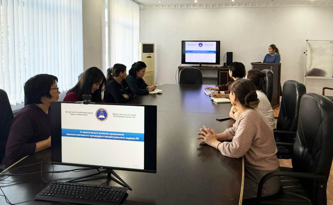 12.12.2025г. административным отделом был организован обучающий  семинар среди сотрудников Департамента по информационной системе       «е-Otinish» и  усилению роли государственного языка в документообороте.