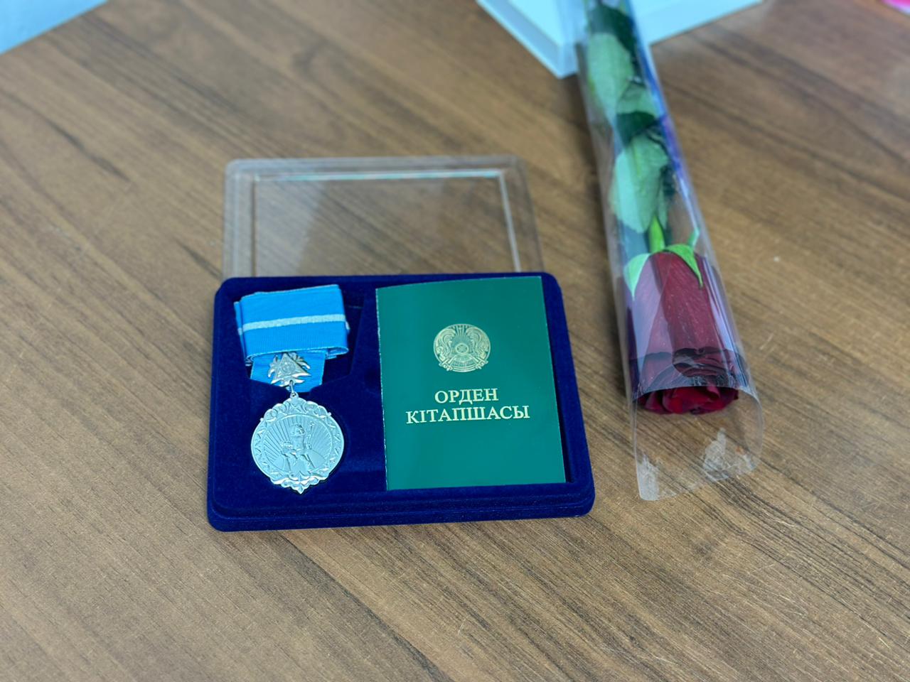 Баянды ауыл әкімі Қ.Жексенбаев «Күміс алқа» мемлекеттік наградасын табыстады.