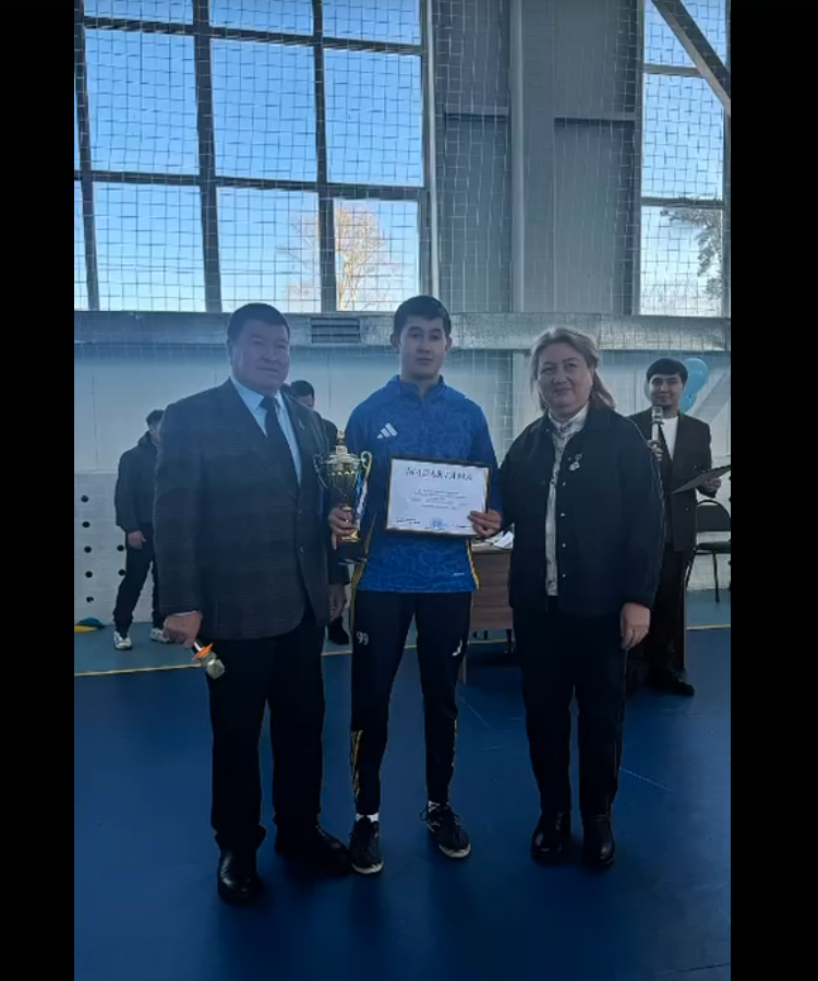 Тәуелсіздік күні мерекесіне орай Катонқарағай денешынықтыру-сауықтыру кешенінде күш құрылымдары қызметкерлері арасында спорттық эстафеталық сайыс өтті.