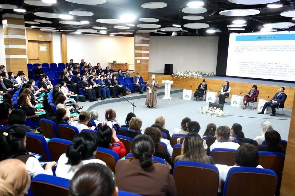 ТҮРКІСТАНДА ӘЙЕЛДЕРДІҢ САЯСИ КӨШБАСШЫЛЫҚ МЕКТЕБІ АШЫЛДЫ