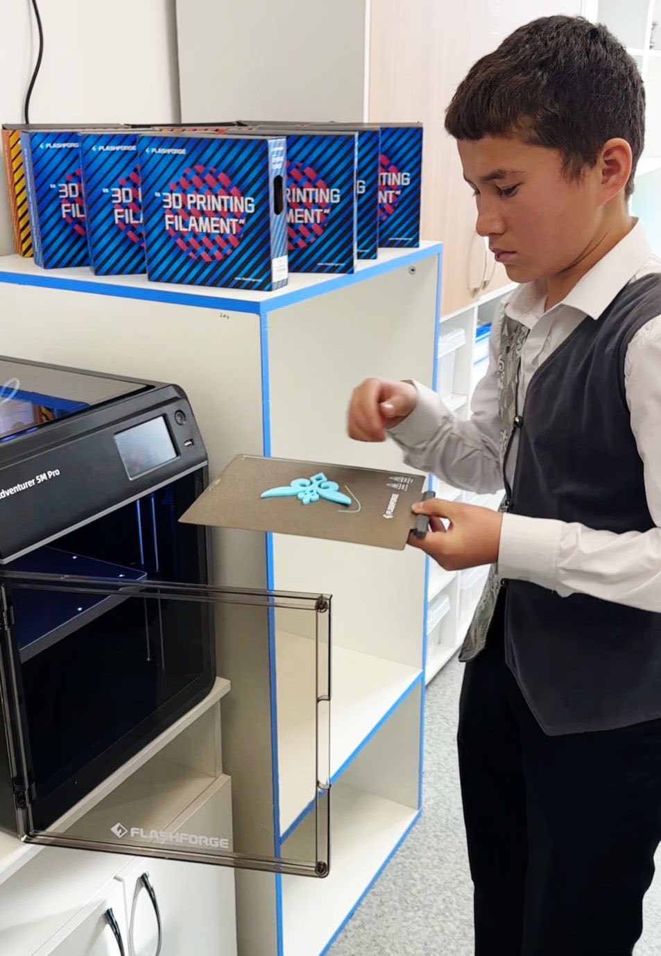 ТҮРКІСТАНДЫҚ КЕЛЕШЕК МЕКТЕП ОҚУШЫЛАРЫ ЖАСАНДЫ ИНТЕЛЛЕКТ АРҚЫЛЫ КИІМ БӨЛШЕКТЕРІНІҢ 3D МОДЕЛІН ӘЗІРЛЕЙДІ