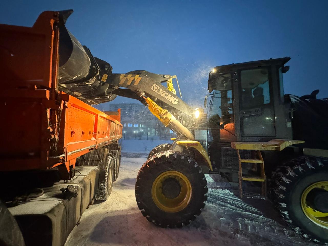 Более 3 000 дорожных рабочих и около 1 500 единиц спецтехники задействованы в снегоуборочных работах в Астане
