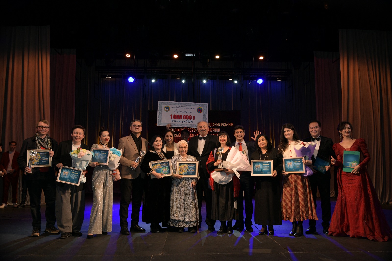 В Алматы состоялась юбилейная церемония вручения театральной премии «Еңлікгүл – 2025»