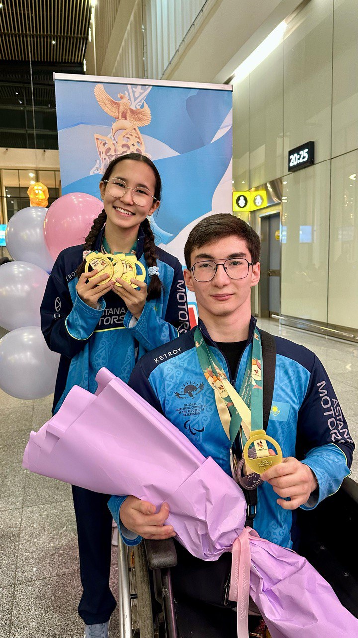 V Азия Пара ойындарының жеңімпаздары елге оралды: оларды жанкүйерлері салтанатты түрде қарсы алды