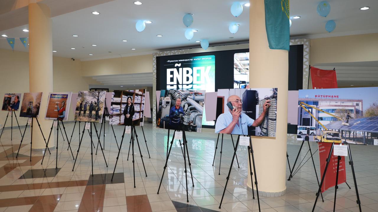 ТӘУЕЛСІЗДІК КҮНІНЕ ОРАЙ ТҮРКІСТАНДА ЖҰМЫСШЫ МАМАНДЫҚТАРҒА ҚҰРМЕТ КӨРСЕТІЛДІ