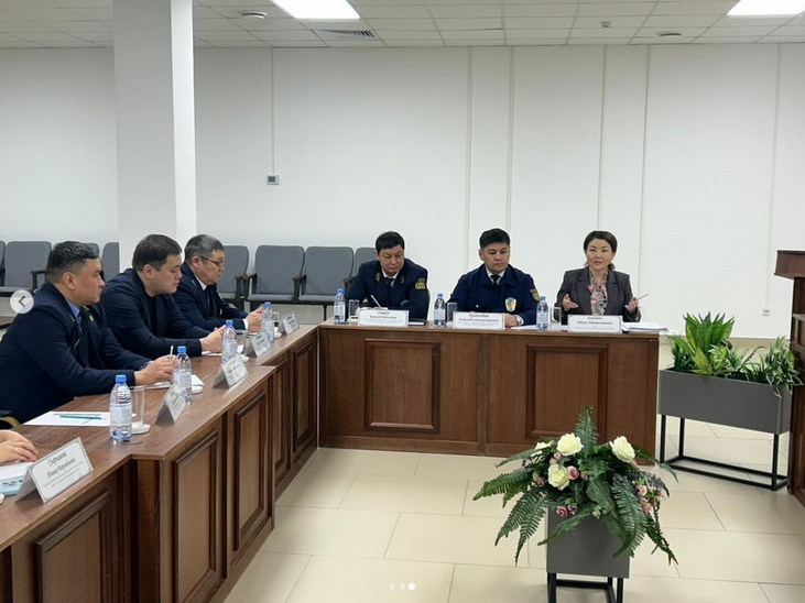 «Сот орындаушыларының қаулыларына санкция беру» тақырыбында дөңгелек үстел өтті