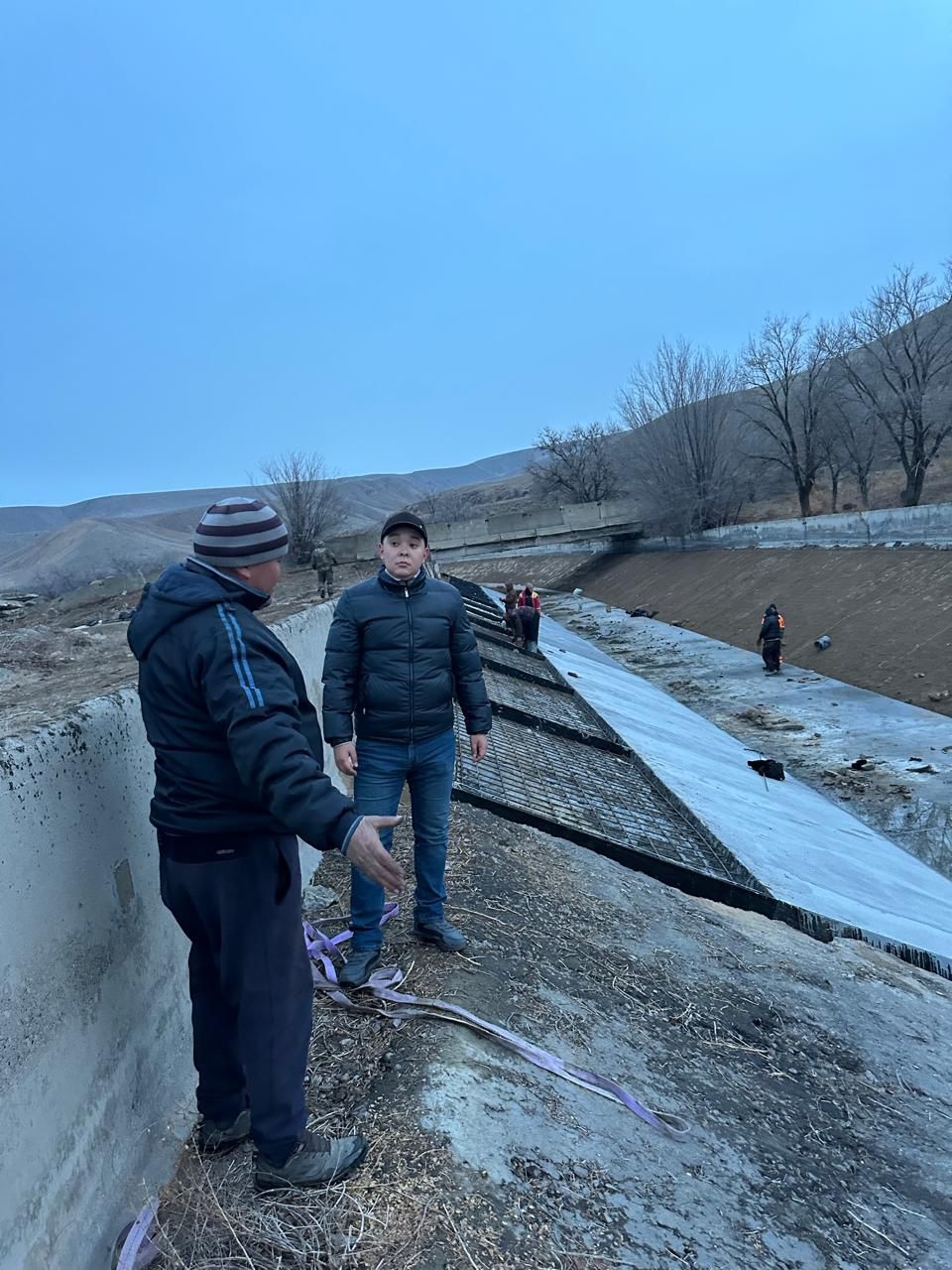 Комитет төрағасының орынбасары Н.Н. Серіков «Д.Қонаев атындағы БАК магистральды каналының апаттық учаскелерін реконструкциялау» жобасы бойынша атқарылып жатқан жұмыстардың барысын тексерді.