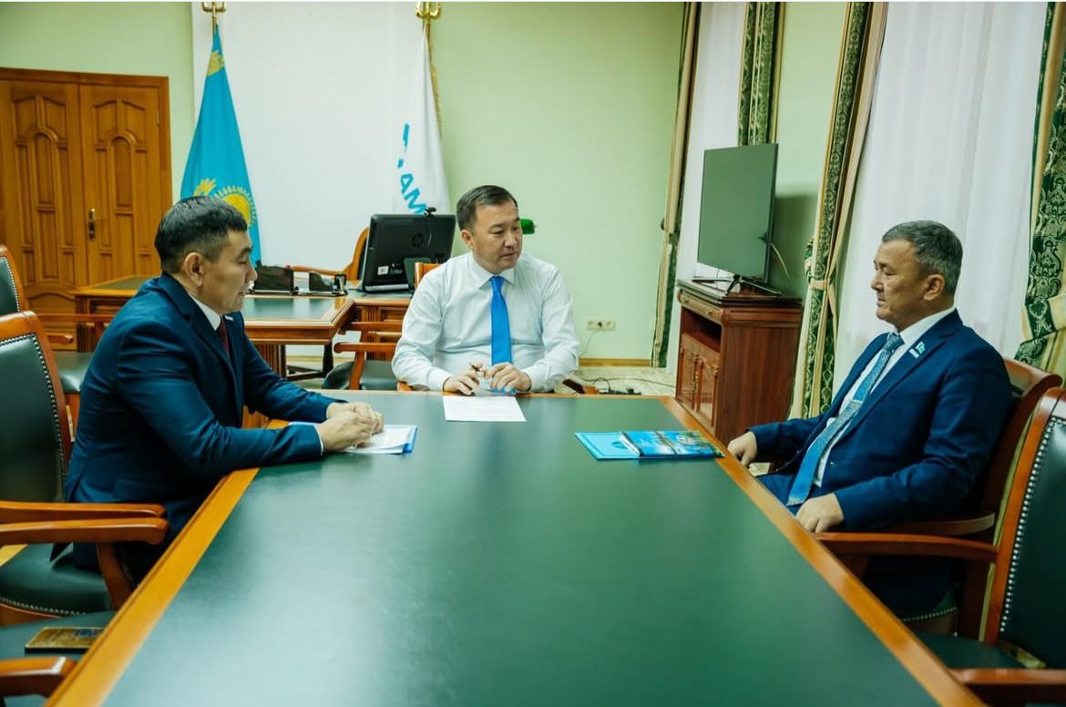 "AMANAT" партиясы Батыс Қазақстан олыстық филиалының ұйымдастыруымен Қаратөбе аудандық партия филиалы атқарушы хатшысы және партиядан сайланған аудандық мәслихат төрағасының қатысуымен баспасөз брифингі өткізілді.