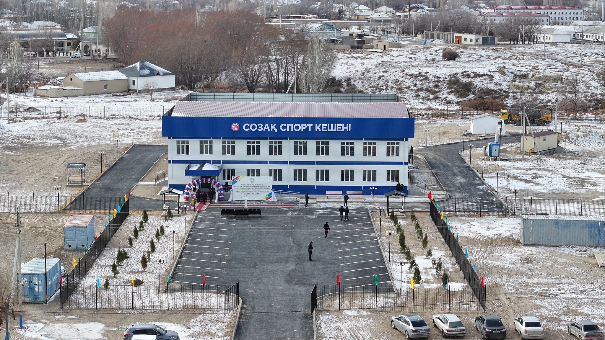 ТҮРКІСТАН: ТӘУЕЛСІЗДІК КҮНІ ҚАРСАҢЫНДА СОЗАҚ АУЫЛЫНДА ЗАМАНАУИ СПОРТ КЕШЕНІ АШЫЛДЫ