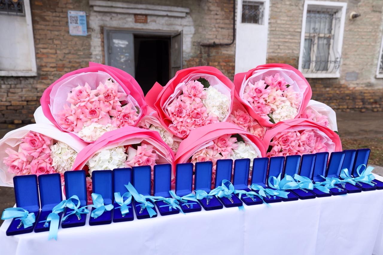 ШЫМКЕНТ: КӨКСАЙ АУМАҒЫН ЖАҢАРТУ АЯСЫНДА 20 ОТБАСЫ ЖАҢА ПӘТЕРЛІ БОЛДЫ