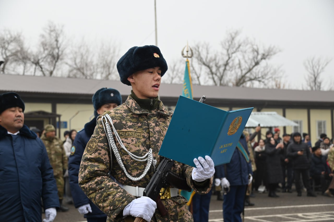 Шымкентте әуе шабуылына қарсы қорғаныс бригадасының жас жауынгерлері әскери ант берді