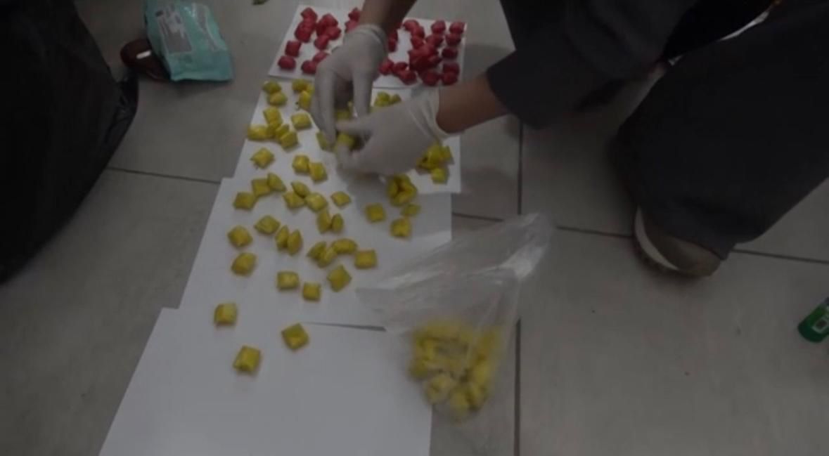 ШҚО полициясы ірі көлемдегі есірткі курьерін ұстады