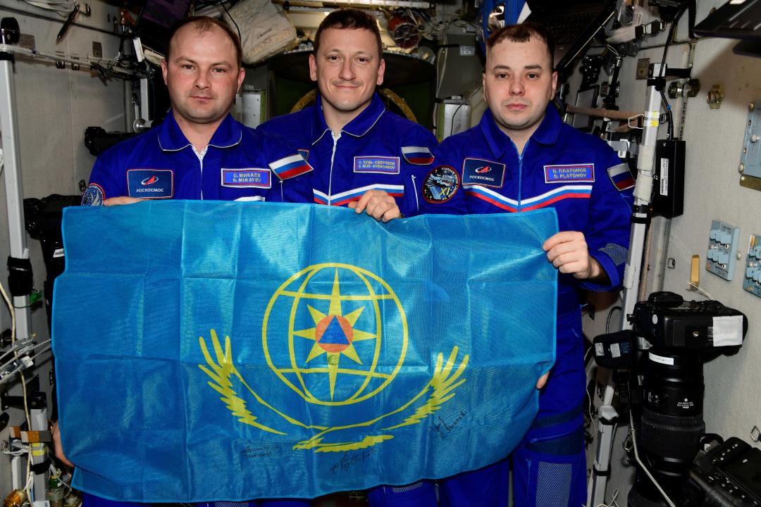 Роскосмос ғарышкерлері ХҒС бортынан Қазақстан Республикасының ТЖМ-ін құттықтады