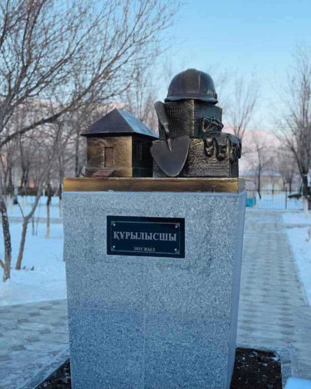 Бейнеу ауданында «Құрылысшы» шағын архитектуралық мүсіні ашылды
