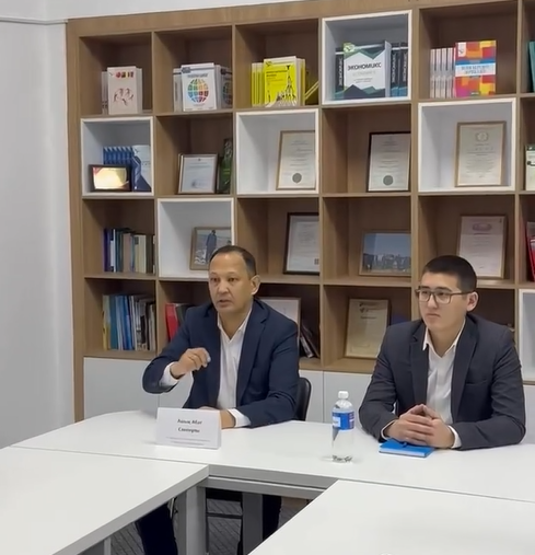 Ашық есік күні аясында студенттермен мазмұнды кездесу өтті