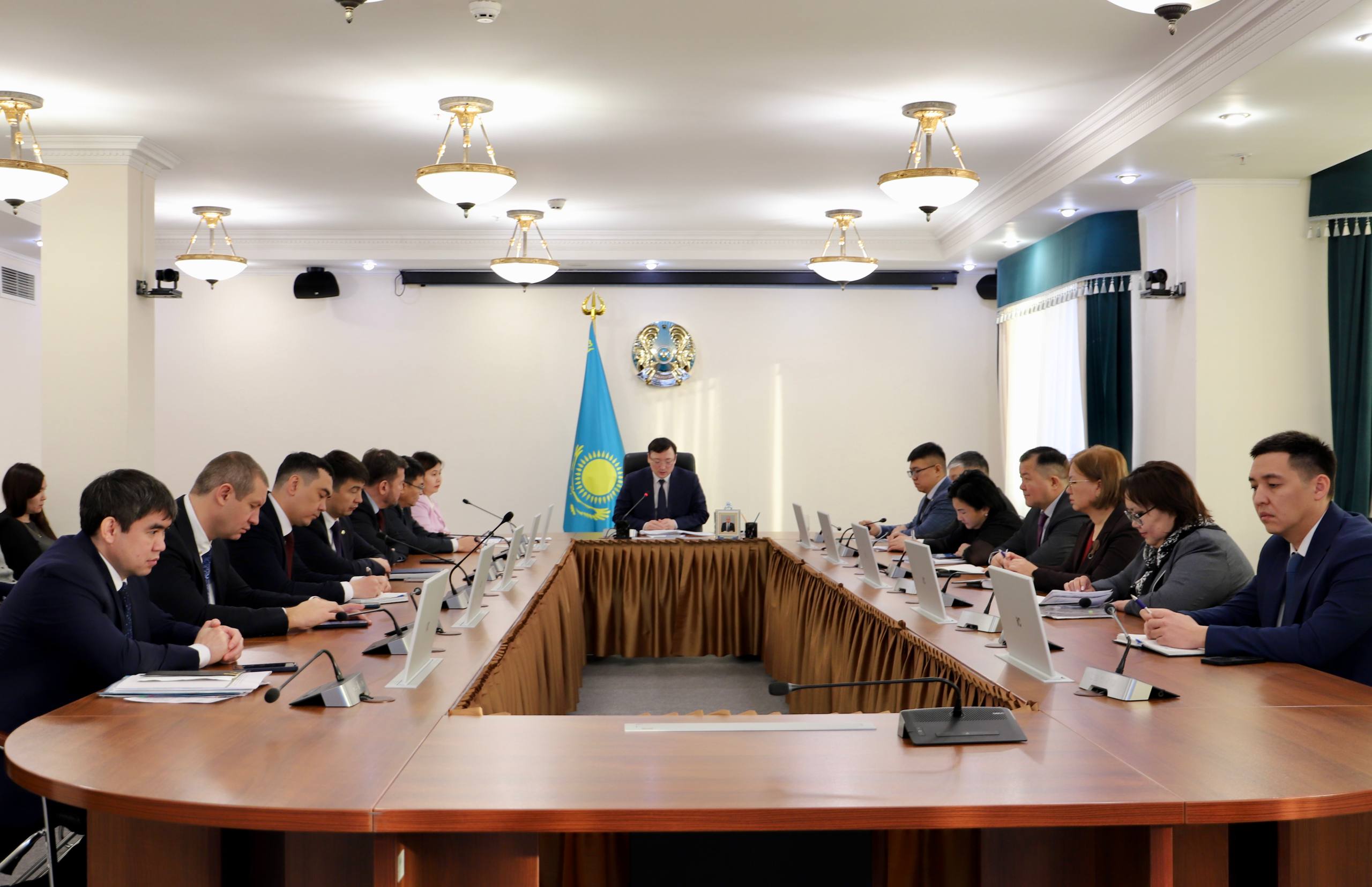 В Минтруда обсудили вопросы служебной этики и культуры взаимоотношений