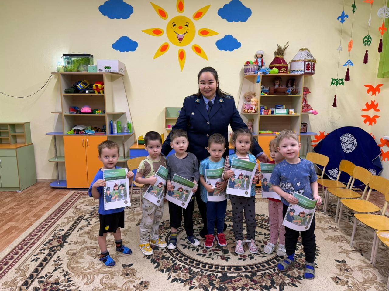 «Конфета может быть отравлена!» — полицейские выяснили, что знают малыши о безопасном поведении