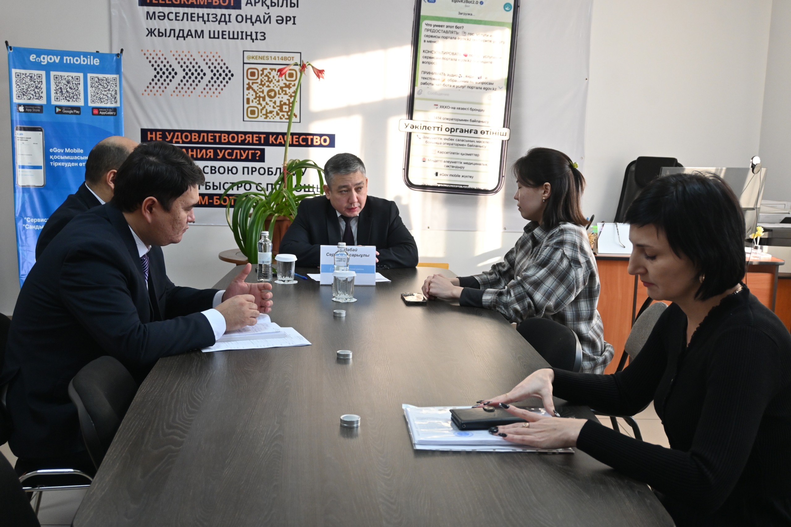 Аудан әкімі азаматтарды жеке қабылдады