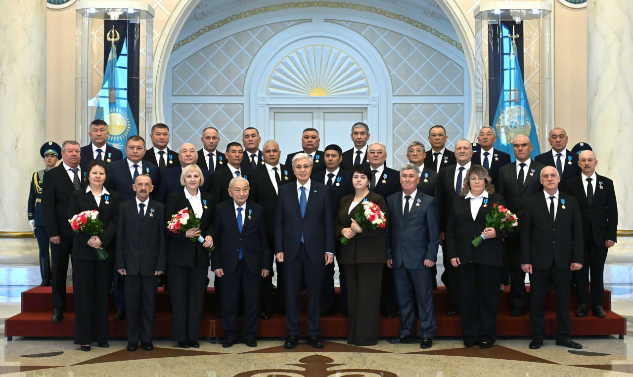 Глава государства поздравил работников энергетической отрасли с профессиональным праздником